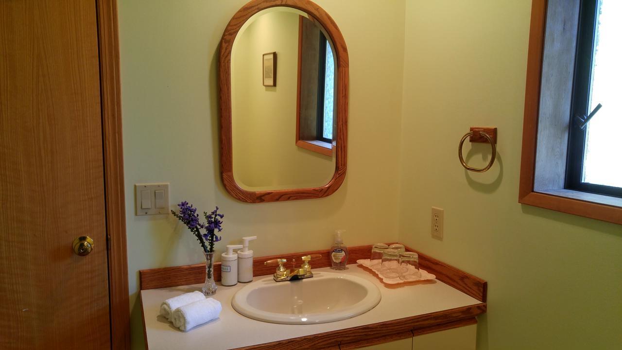 Sunshine Coast Treetop B&B Сечелт Екстер'єр фото