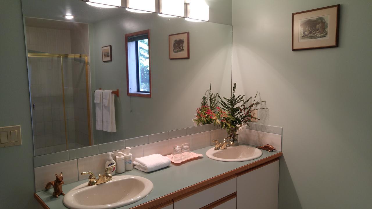 Sunshine Coast Treetop B&B Сечелт Екстер'єр фото